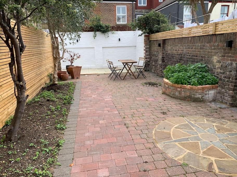 Napier - A Beautiful House In The Southsea Location *